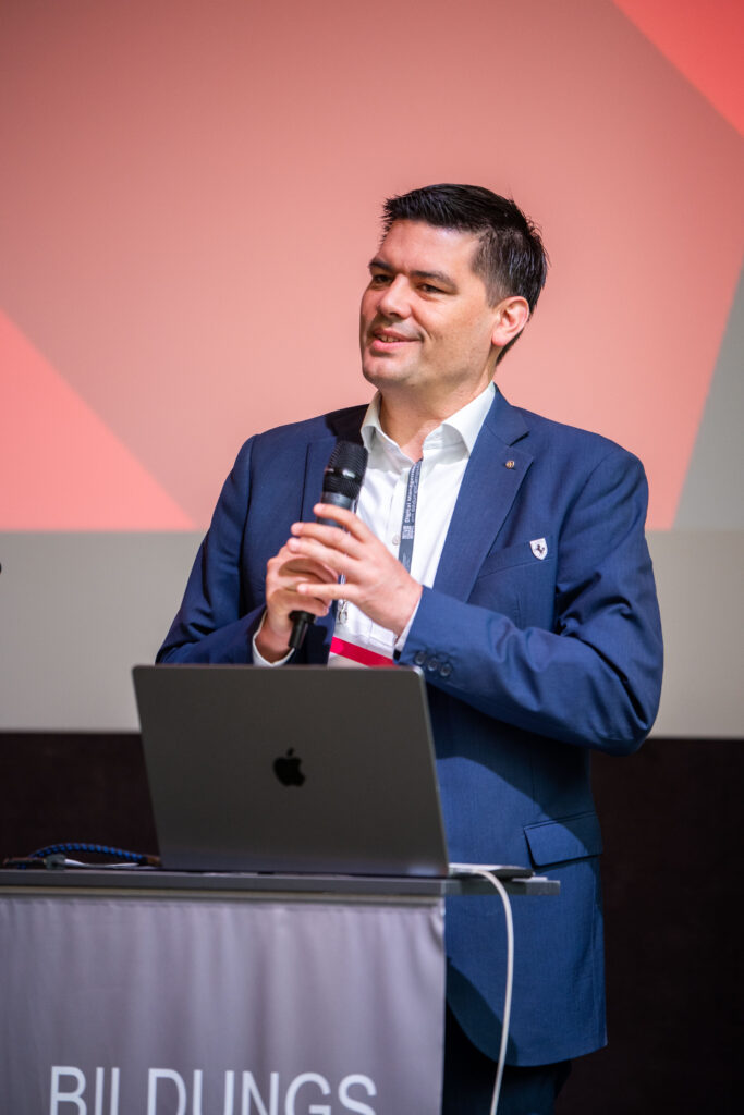 Wissenschafts-Konferenz – 9